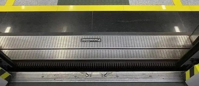 DƬ
